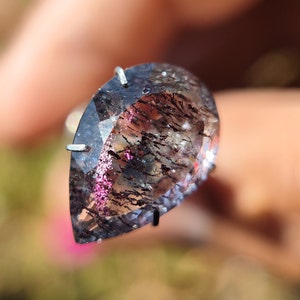 Covellite In SUPER SEVEN QUARTZ - Faceted - Gemstones, Jewelry Making, melody stone, lapidocrocite, geothite, cacoxenite