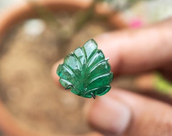 EMERALD CABOCHON - Carved Zambian Emerald Cabochon - Rare hexagonal Inclusion - emerald cats eye effect - zambian lustrous emerald cabochon