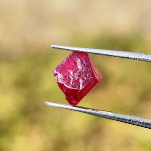 Red SPINEL Raw crystal from Burma - Pigeon red raw Spinel - Octahederal spinel crystal - earth mined natural polished crystal