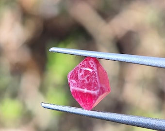 Red SPINEL Raw crystal from Burma - Pigeon red raw Spinel - Octahederal spinel crystal - earth mined natural polished crystal
