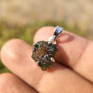 Moldavite Pendant - Raw moldavite crystal - moldavite healing crystal - authentic moldavite - moldavite charm - moldavite necklace