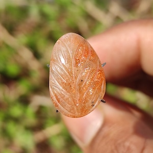 SUNSTONE Cabochon - Carved Sunstone crystal - Sparkling Rainbow lattice Sunstone cabochon with copper inclusions - karur kangayam