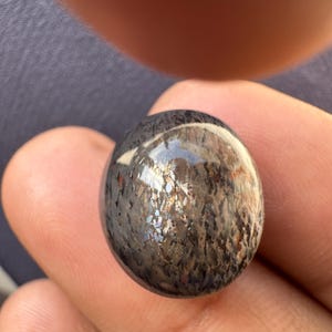 Cabujón de piedra solar con entramado de arcoíris radiante - Cabujón de piedra solar con entramado de arcoíris - Patrón entrecruzado vívido - Piedra preciosa para joyería impresionante