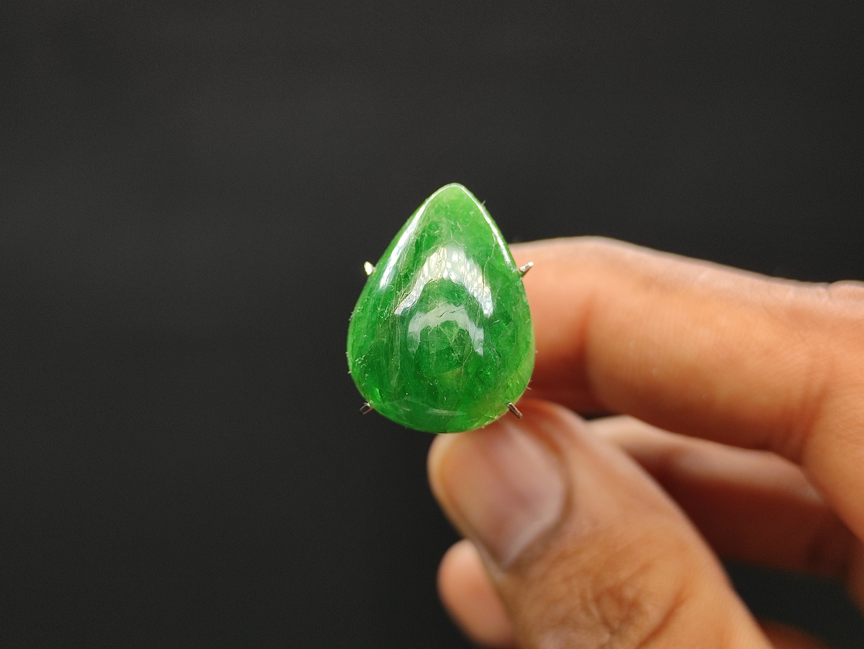 Envie d'une pierre verte, pensez au Grenat Tsavorite ! – Les