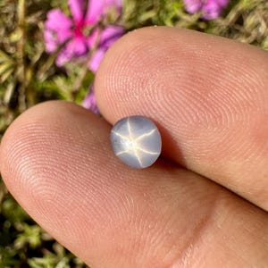 Saffier - Ceylon-saffier - natuurlijk stersaffierkristal - levering sieraden - stersaffier - korundkristalfamilie - Sri Lanka