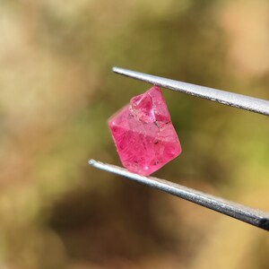 Red SPINEL Raw crystal from Burma - Pigeon red raw Spinel - Octahederal spinel crystal - earth mined natural polished crystal