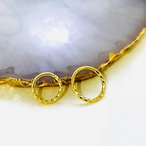 Gold Textured Septum Piercing Ring, Textured Design Front Multipurpose Septum Cartilage Conch Hoop Ring Clicker