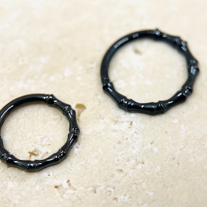 16g Black Septum Ring, Bone Design Seamless Hinged Simple Style Septum Nose Piercing Hoop Clicker Ring Jewelry