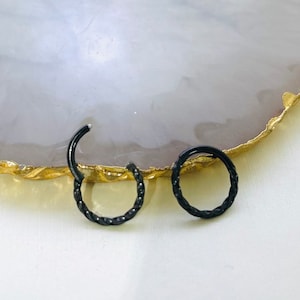 16g Black Septum Ring, Twisted Texture Decor Septum Cartilage Nose Piercing Jewelry Clicker Hoop Ring, Multipurpose Piercing Jewelry