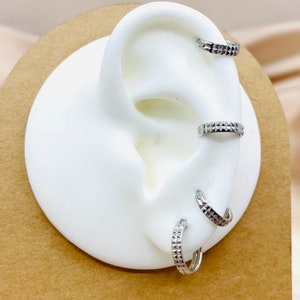 16g ヒンジ付きクリッカーフープリング、ダイヤモンドカット デントトップ フープイヤリング、多目的軟骨コンク トラガスローブ 耳ピアスイヤリング