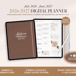 Puede incluir: Un planificador digital para 2026-2027, mostrado en una tableta. El planificador tiene una cubierta marrón con el texto "Midyear Planner 2026 2027". La pantalla muestra un diseño semanal con plantillas, pegatinas y cubiertas. El texto dice "Julio 2026 - Junio 2027".