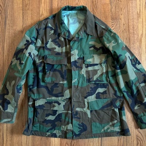 1990&#39;s Army Military Woodland Camouflage Pattern Combat Field Jacket Coat, Men&#39;s Large, Never Worn, 4 Roomy Pockets, Button Closures