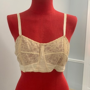 1950&#39;s Maiden Form Brassiere, Peach Color, Lace and Cotton, Size 38, Bra, Label