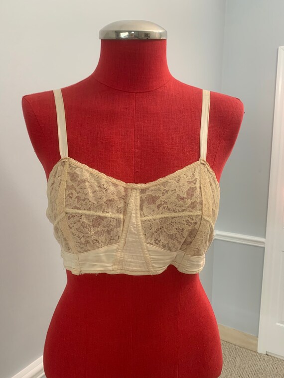 1950's Maiden Form Brassiere, Peach Color, Lace and C… Gem