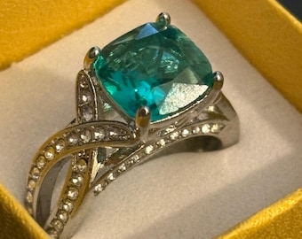 Vintage Emerald Green Rhinestone Ring Size 7