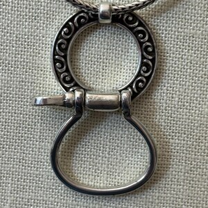 Brighton Long Silver Tone Necklace Scroll Circle Pendant Pre-Owned As Is Bild 5