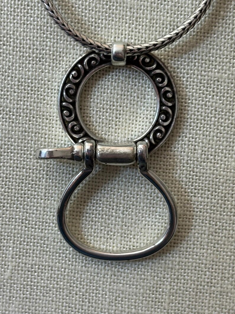 Brighton Long Silver Tone Necklace Scroll Circle Pendant Pre-Owned As Is Bild 5