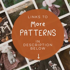 Puede incluir: Un collage de im&aacute;genes con mu&ntilde;ecos de rat&oacute;n de tela hechos a mano que llevan vestidos y petos de cuadros. Un gran c&iacute;rculo naranja central contiene el texto blanco: LINKS TO More PATTERNS IN DESCRIPTION BELOW con una flecha hacia abajo.