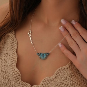 Collar personalizado con nombre y mariposa en plata de ley, delicado colgante con letra, regalo para el día de Navidad, regalo para ella, mariposa roja, verde y azul