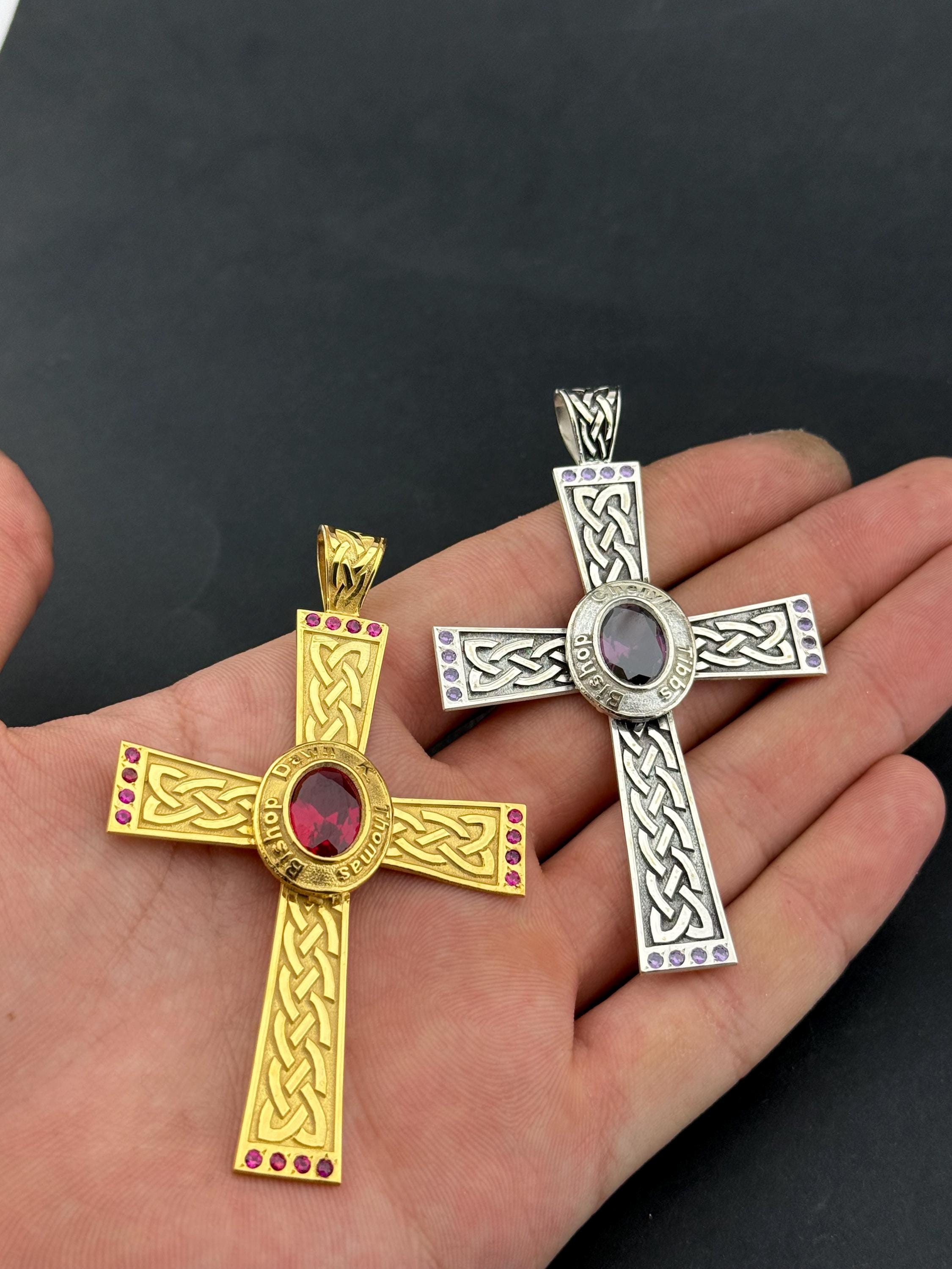 【新品】フランス製　金のチャーム ハート メダイ18金 3.3G 新品】 フランス製 十字架ハート金のチャームメダイ18金 2.30G K18製