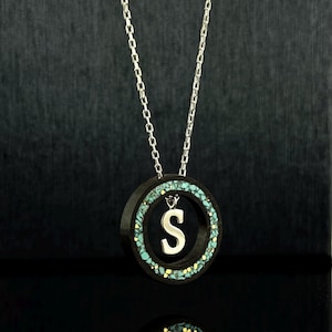 Collar con inicial personalizado en madera de ébano, turquesa, regalo navideño para amantes de la naturaleza, colgante con inicial personalizado, idea de regalo única para Navidad