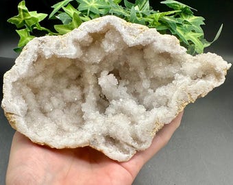 Moroccan Quartz Geode / Natural Quartz Geode Crystal