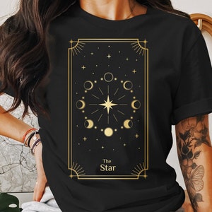 T-shirt Celestial Star, gouden ster en manen print, uniseks tarotkaart ontwerp T-shirt, astrologie minnaar cadeau, uniek grafisch shirt