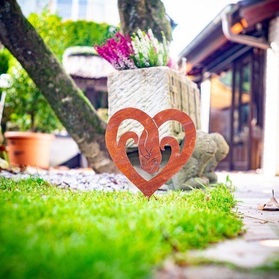 3er-Set Herzen-Gartenstecker Aus Edelrost – 30 Cm, Wetterfest – Deko Für Beet, Grab, Balkon & Terrasse – Rustikale Metallherzen 3er-Set Herzen-Gartenstecker Aus Edelrost – 30 Cm, Wetterfest – Deko Für Beet, Grab, Balkon & Terrasse – Rustikale Metallherzen
