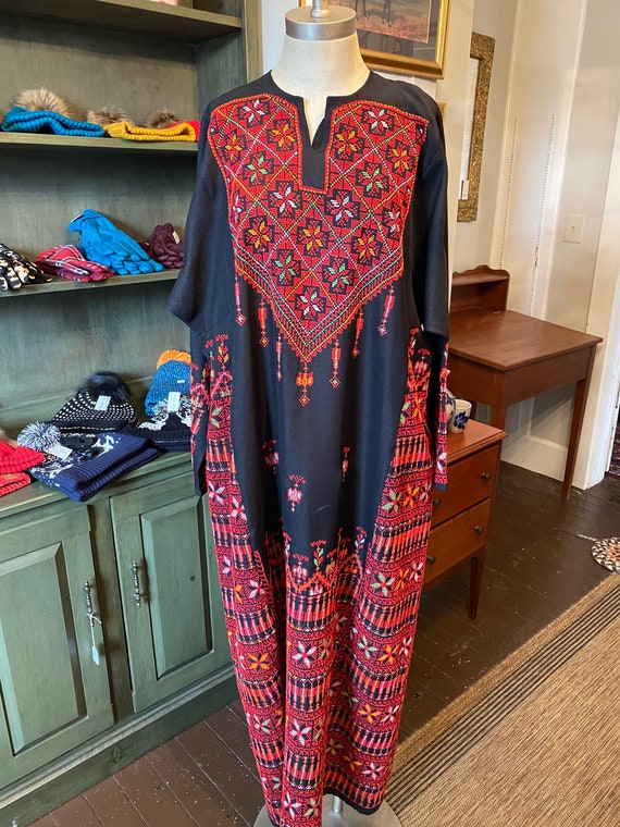 1970s embroidered kaftan