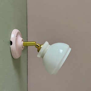 Lámpara de pared vintage de opalina blanca con pantalla