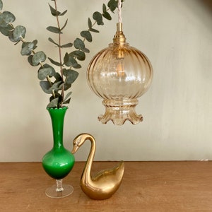 Lámpara colgante vintage de cristal ámbar con forma de globo