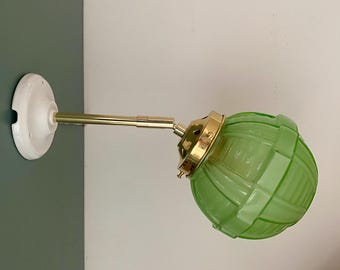 Applique vintage art déco a forma di globo in vetro verde