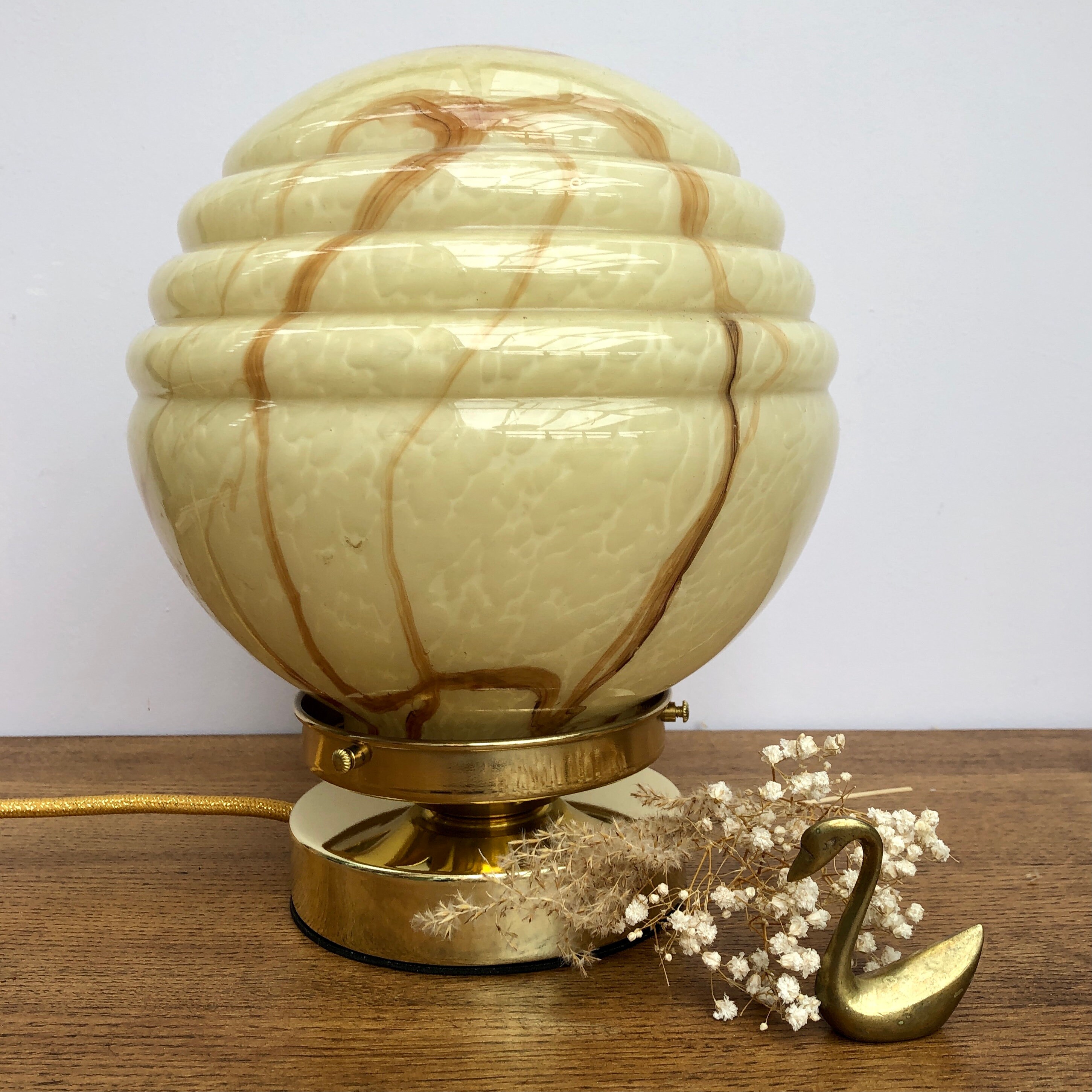 Lampe à Poser Globe Vintage en Opaline Marbrée