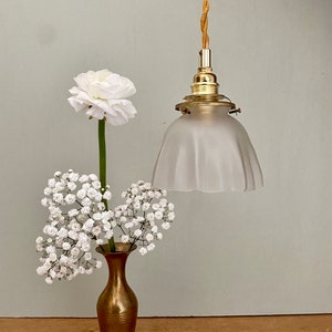 Lampada vintage a tulipano in vetro smerigliato
