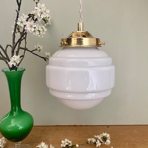 Lámpara colgante vintage de globo en opalina blanca