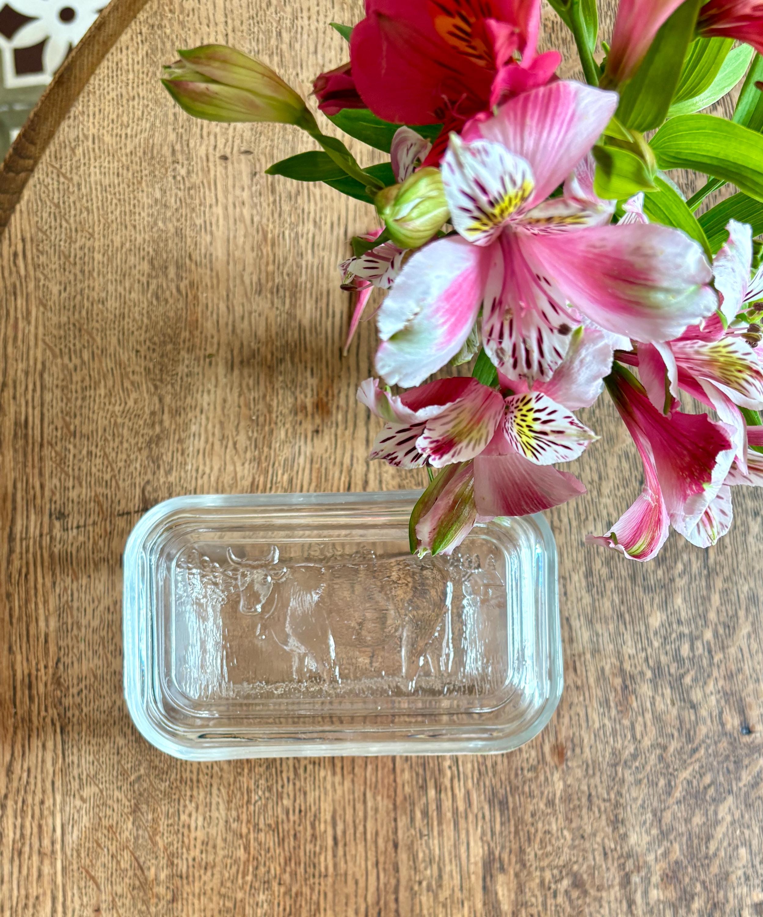 Vase En Verre Blanc à Effet Ondulé Avec Anse En Métal Doré