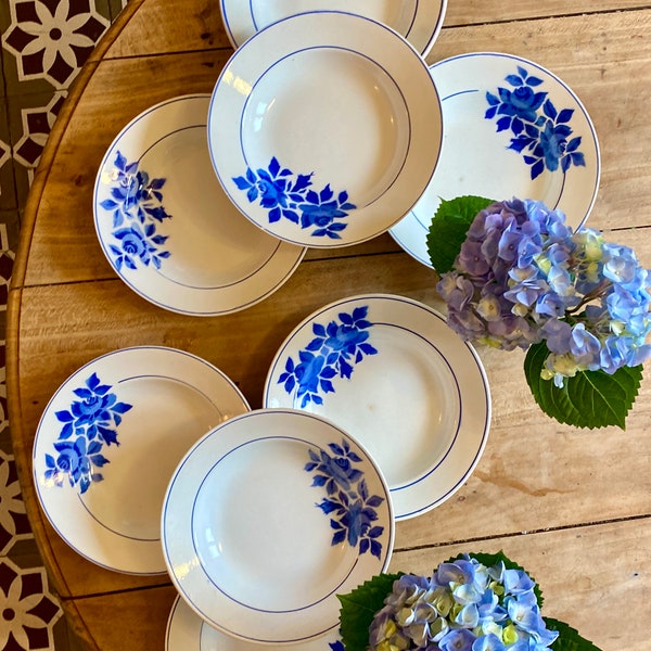 Lot de 8 assiettes creuses vintages décors de fleurs bleues au pochoir