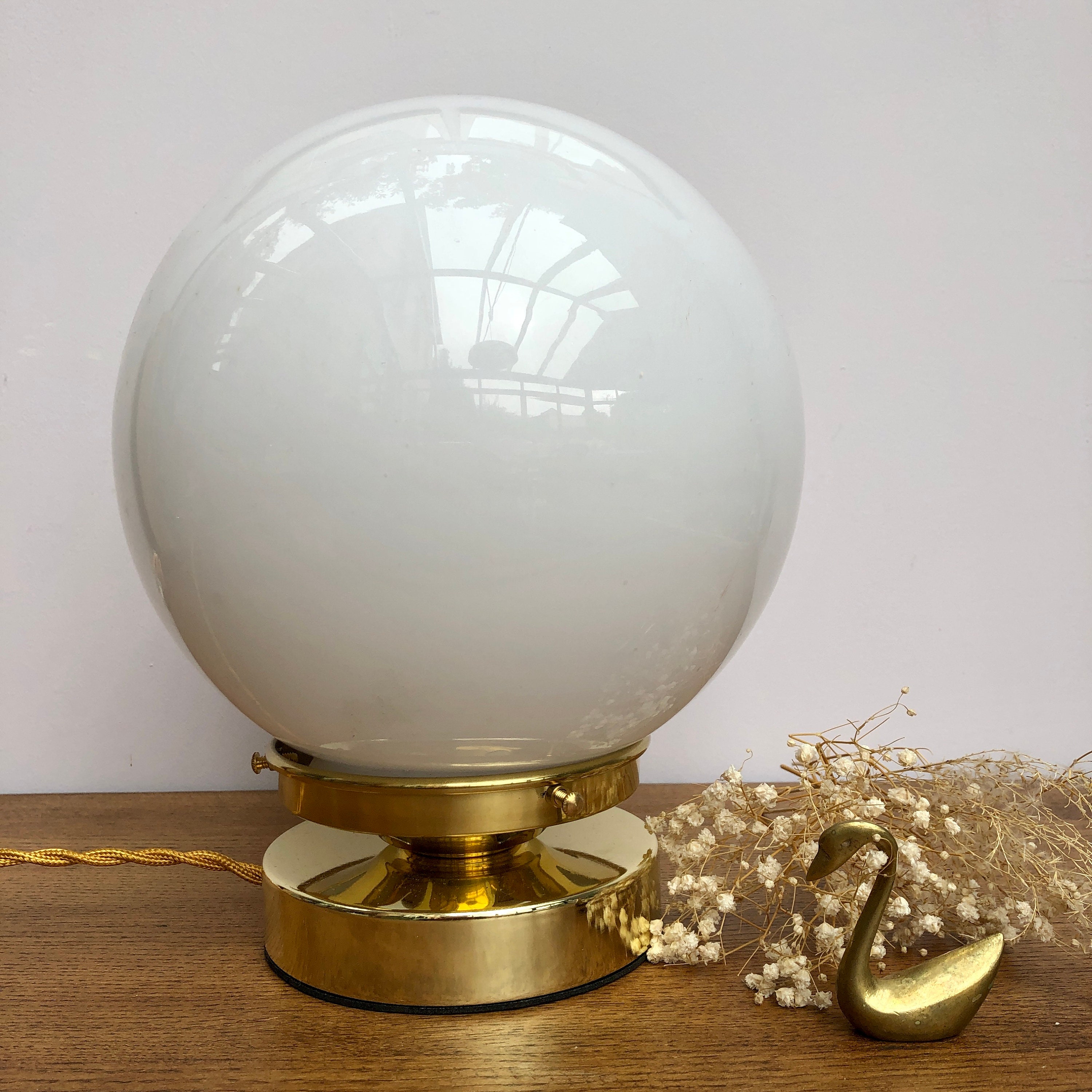 Lampe à Poser/Suspension Globe Vintage en Opaline Blanche