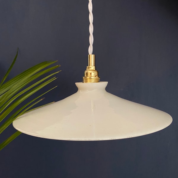 Suspension abat-jour vintage en opaline blanche