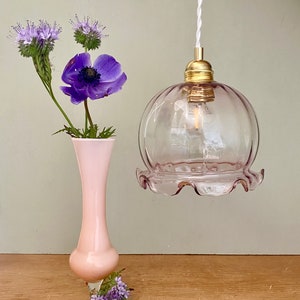 Lámpara colgante vintage de cristal rosa con forma de globo