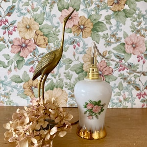 Lámpara vintage de tulipán en opalina blanca con diseño de rosas