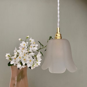 Lámpara colgante vintage con tulipanes de cristal esmerilado