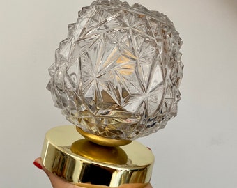 Lampada da parete/soffitto vintage a forma di globo in vetro stampato.