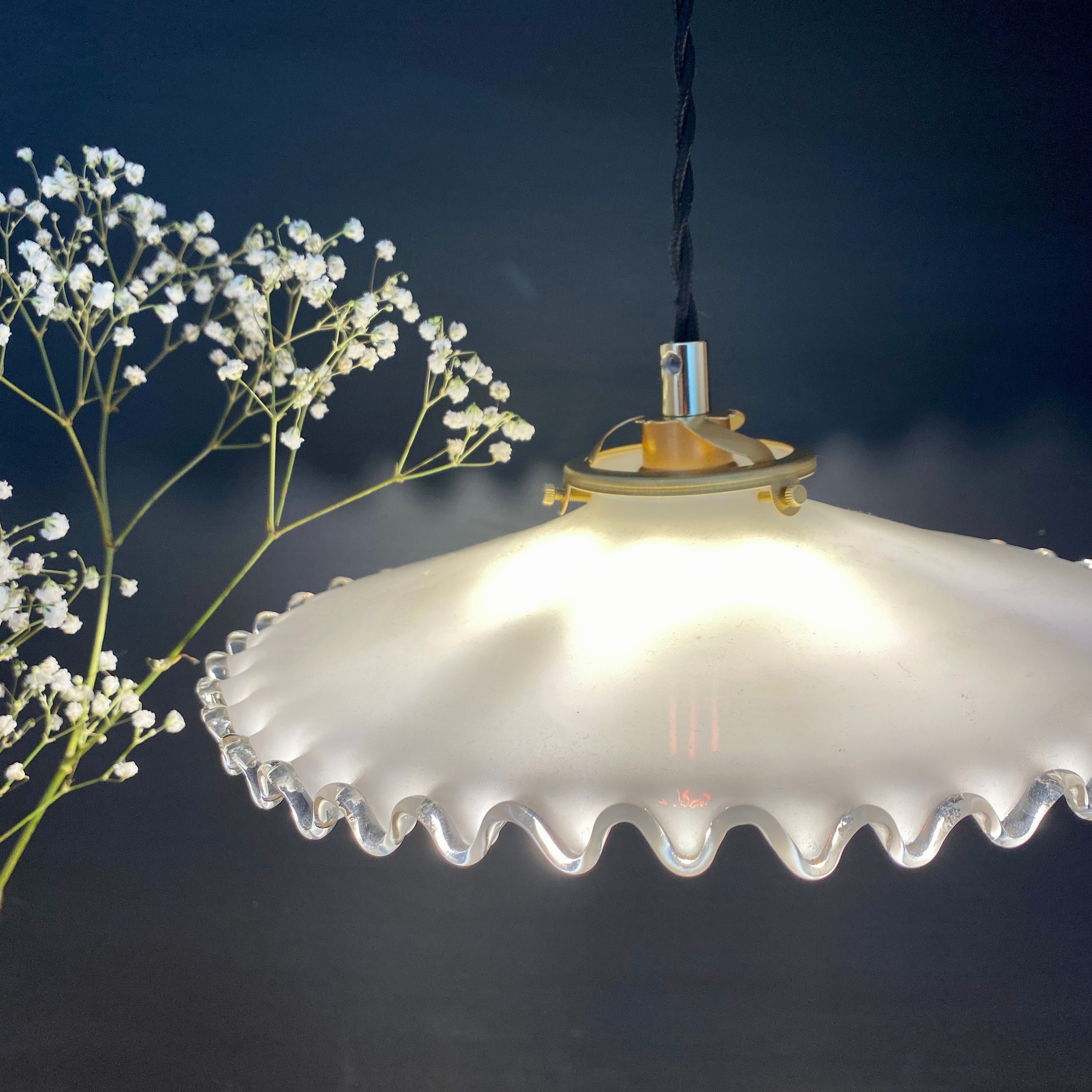 ANCIEN LUSTRE DE Salon Vintage Abat-jour Opaline Blanc Lampe Suspendu Plafonnier EUR 30,00 - FR