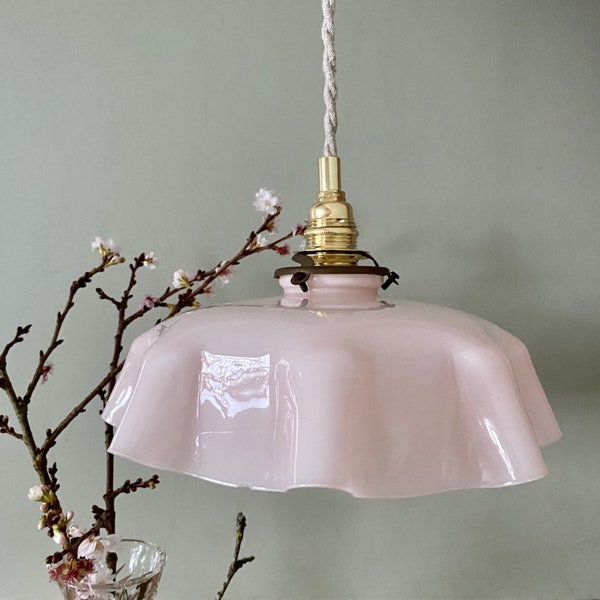 Suspension abat-jour vintage en opaline rose