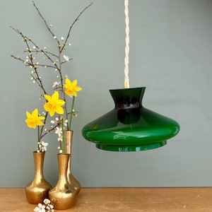Globe Art déco en verre opalin – style vintage | Used - like new | CA$85.00 | Joliette, Quebec