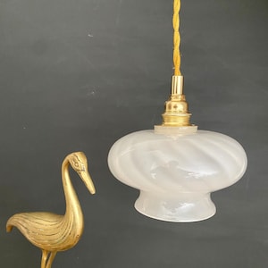 Lámpara vintage de tulipán en cristal blanco