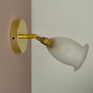 Lámpara de pared vintage de tulipán de vidrio esmerilado