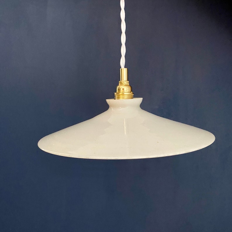 Suspension abat-jour vintage en opaline blanche image 8