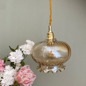 Lámpara colgante vintage de cristal ámbar con forma de globo